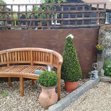 Stable Oak Cottages Maidstone Esterno foto