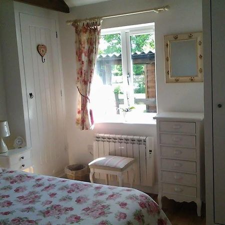 Stable Oak Cottages Maidstone Esterno foto
