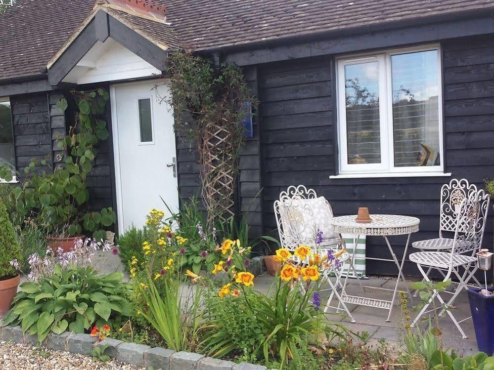 Stable Oak Cottages Maidstone Esterno foto