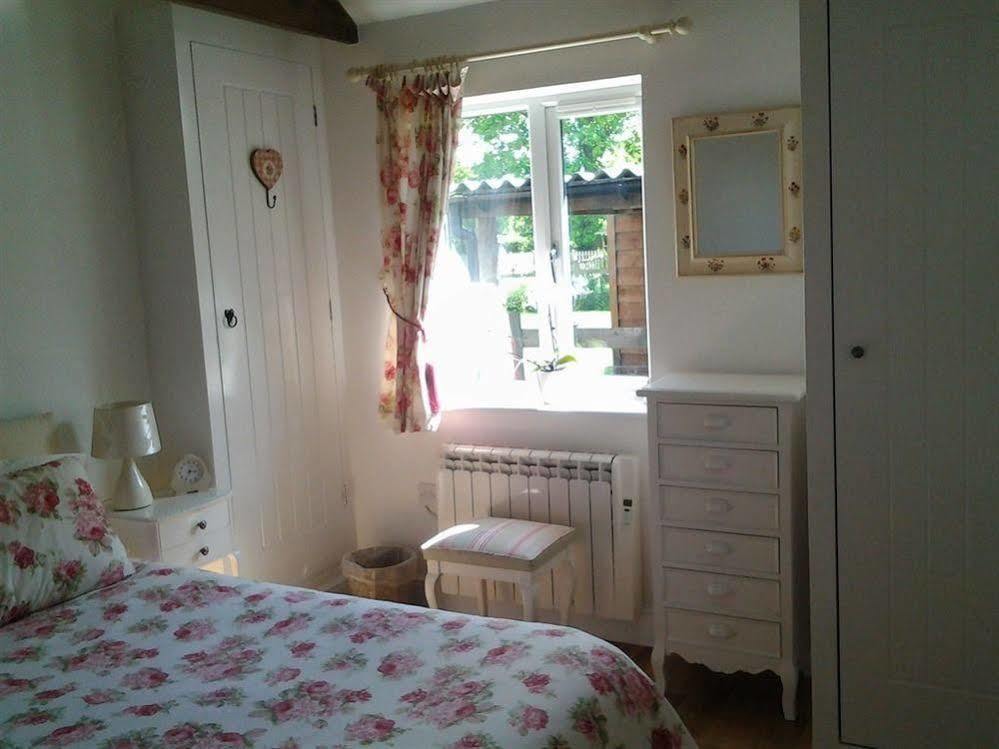 Stable Oak Cottages Maidstone Esterno foto